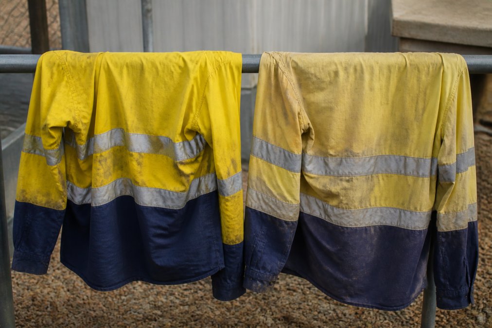 Why Hi-Vis Fabric Fades Quickly: The Real Causes